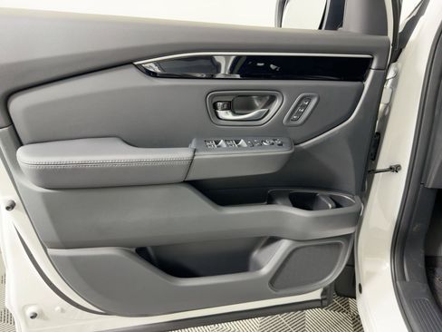 New 2025 Honda Pilot Touring image 12