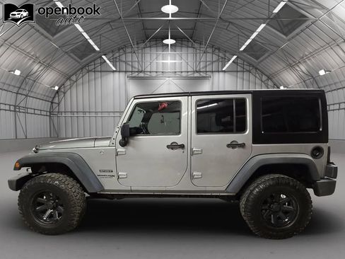 Used 2018 Jeep Wrangler Unlimited Sport S AWD/4WD image 8