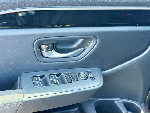 Used 2025 Honda Pilot Sport image 19