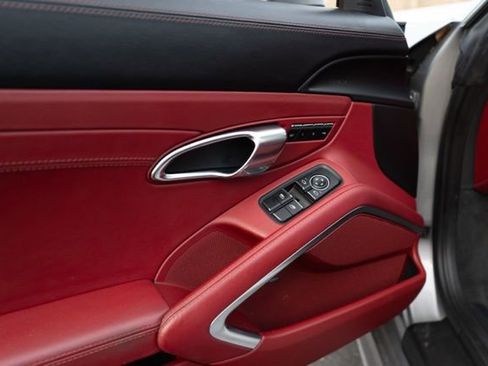 Used 2020 Porsche 718 Boxster S image 32