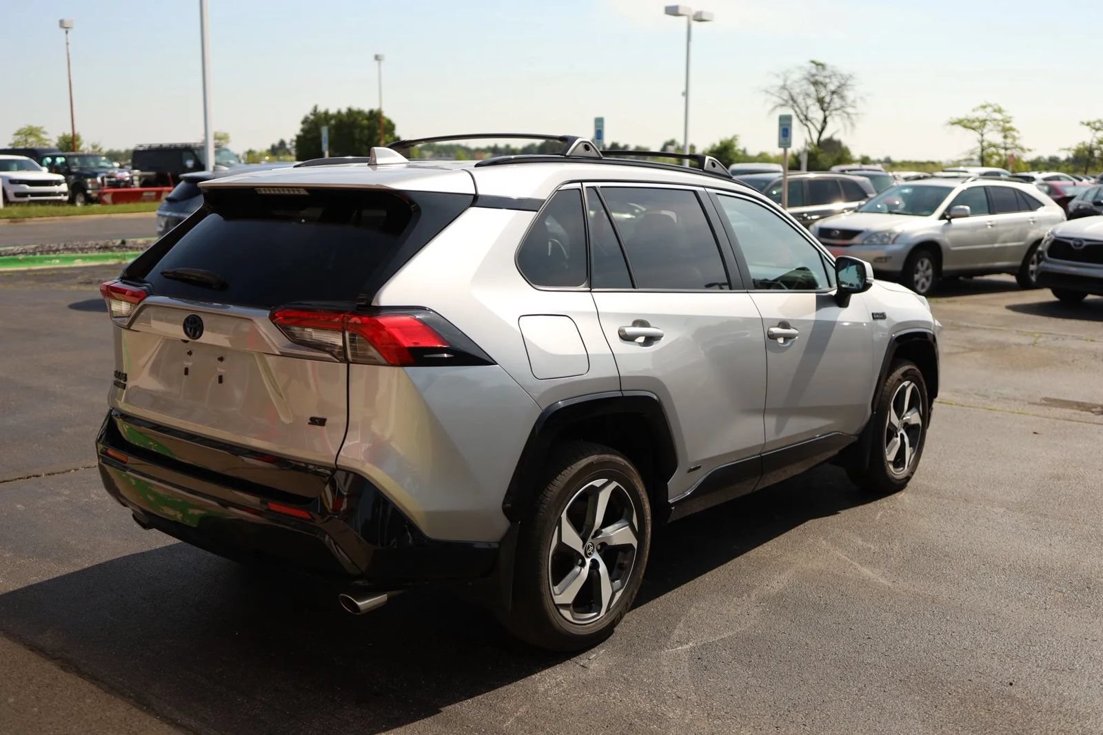 Used 2021 Toyota RAV4 SE w/ Weather & Moonroof Package AWD/4WD image 5