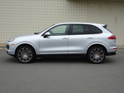Used 2017 Porsche Cayenne Platinum Edition image 4