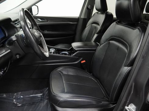 Certified 2022 Jeep Grand Cherokee Limited w/ Luxury Tech Group II image 16