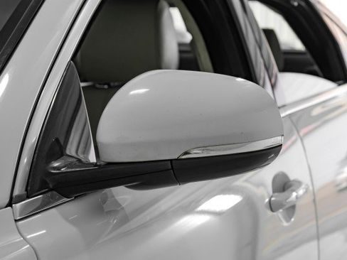 Used 2012 Jaguar XJ L image 39