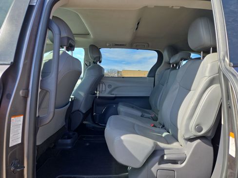 Used 2021 Toyota Sienna XLE image 13