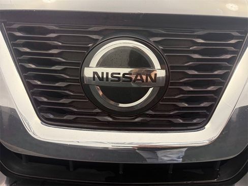 Used 2020 Nissan Rogue SV image 31