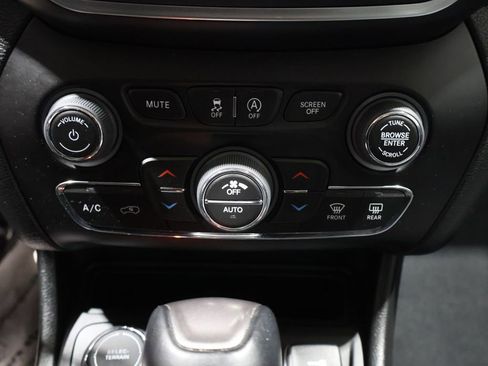 Certified 2022 Jeep Cherokee Latitude Lux image 34