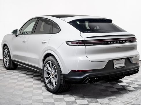 Certified 2025 Porsche Cayenne Coupe AWD/4WD image 3