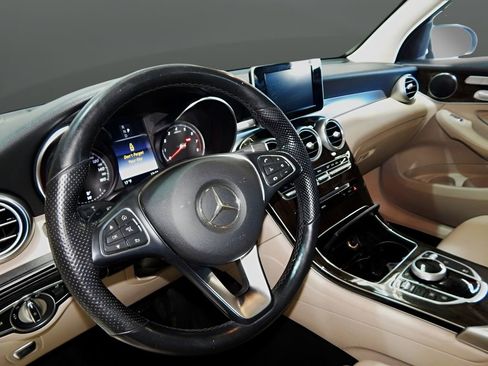 Used 2019 Mercedes-Benz GLC 300 4MATIC w/ Premium Package image 15