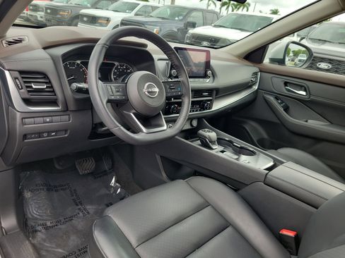 Used 2023 Nissan Rogue SV w/ SV Premium B Package FWD image 8