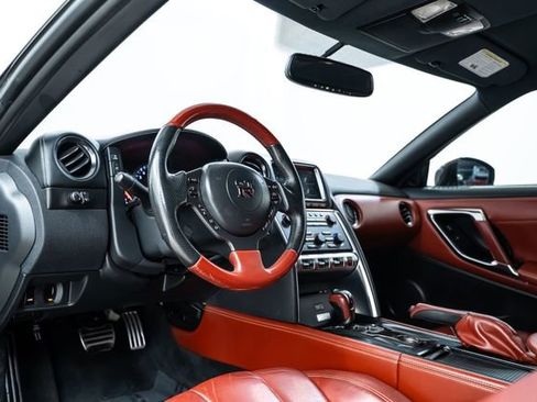 Used 2016 Nissan GT-R Premium image 18