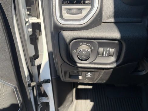 Used 2022 RAM 1500 Laramie AWD/4WD image 19