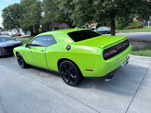 Used 2015 Dodge Challenger R/T w/ Quick Order Package 22B R/T RWD image 9