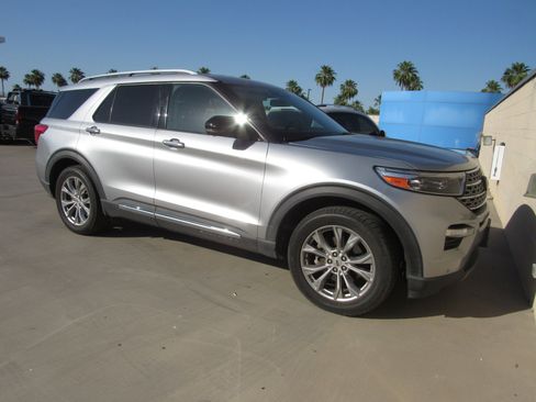 Used 2021 Ford Explorer Limited w/ Equipment Group 301A image 2