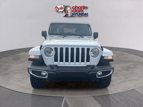 Used 2023 Jeep Gladiator Overland image 9