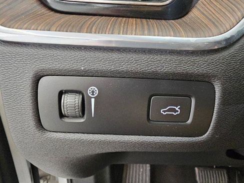 Used 2022 Volvo XC60 B5 Momentum w/ Climate Package AWD/4WD image 14