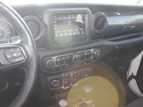 Used 2020 Jeep Gladiator Sport AWD/4WD image 13