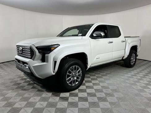Used 2024 Toyota Tacoma Limited image 3