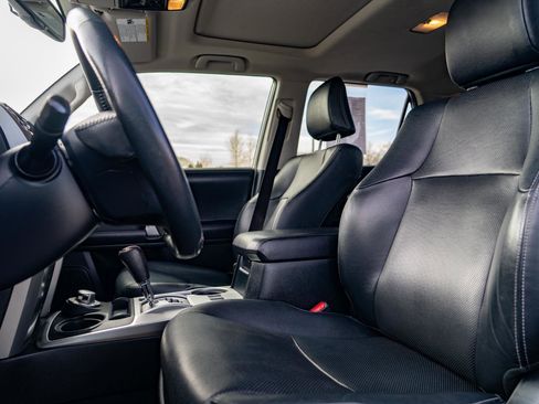 Used 2019 Toyota 4Runner SR5 AWD/4WD image 17