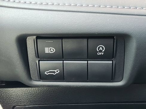 Used 2023 Toyota Highlander XLE FWD image 25