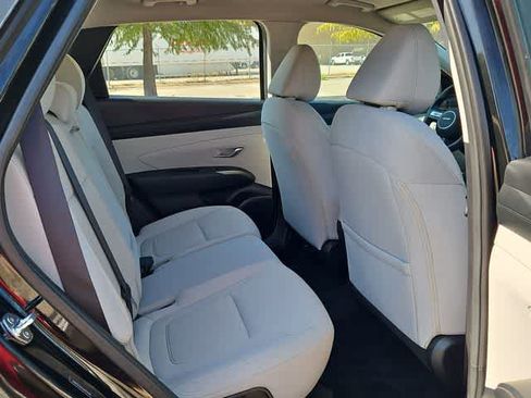 Used 2025 Hyundai Tucson SE FWD image 17