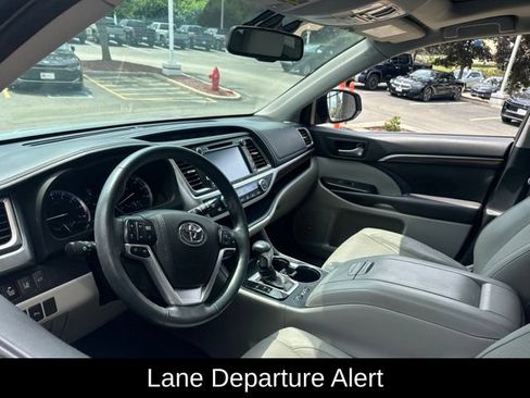 Used 2016 Toyota Highlander Limited Platinum AWD/4WD image 17