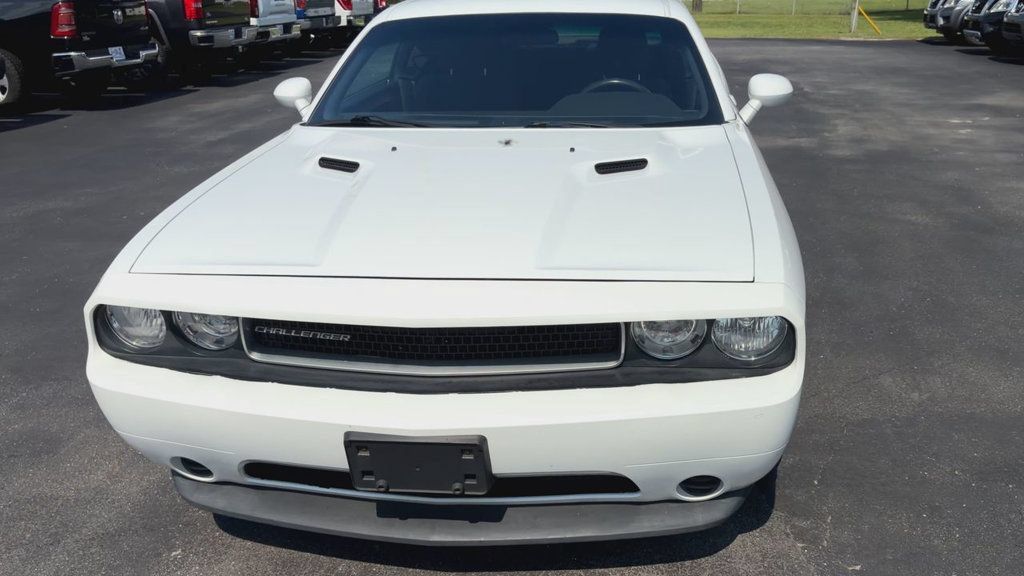 Used 2013 Dodge Challenger SXT RWD image 3