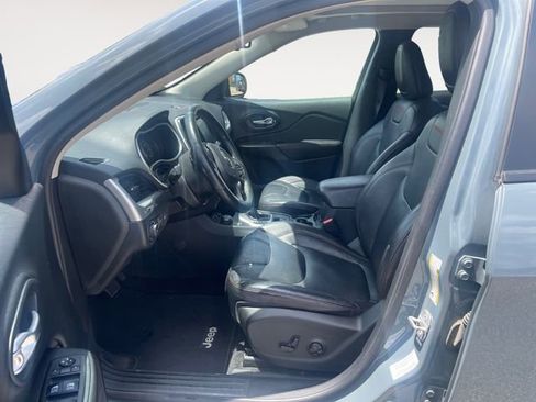 Used 2014 Jeep Cherokee Trailhawk w/ Comfort/Convenience Group AWD/4WD image 9