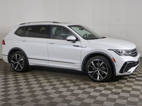 Used 2022 Volkswagen Tiguan SEL R-Line image 17