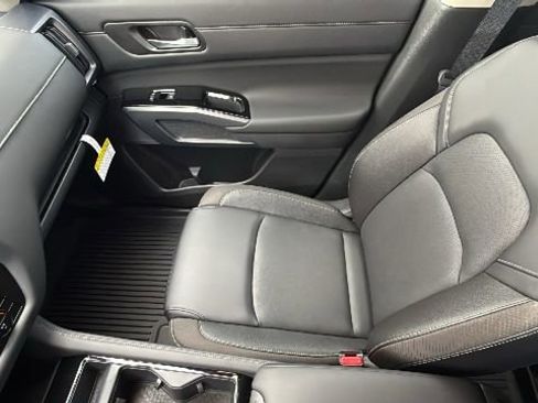 New 2026 Nissan Pathfinder SL image 12