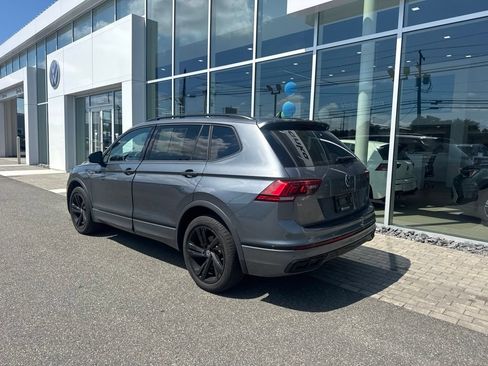 Used 2024 Volkswagen Tiguan SE R-Line AWD/4WD image 3