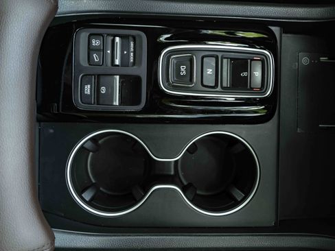 Used 2025 Honda Pilot Elite image 22