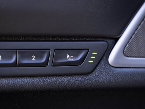 Used 2019 BMW 750i xDrive w/ Executive Package image 19