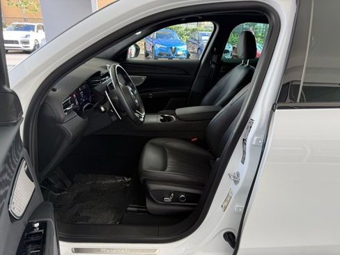 Certified 2023 Maserati Grecale Modena image 10