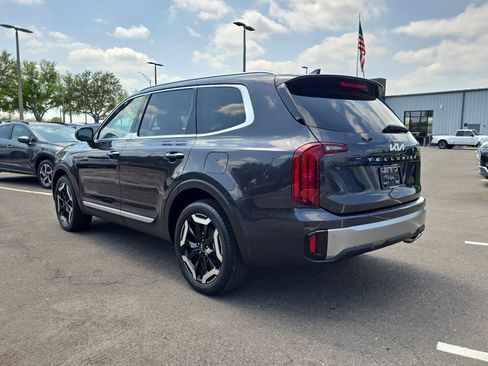Certified 2025 Kia Telluride S image 6