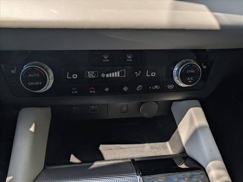 Used 2024 Mitsubishi Outlander SEL AWD/4WD image 36
