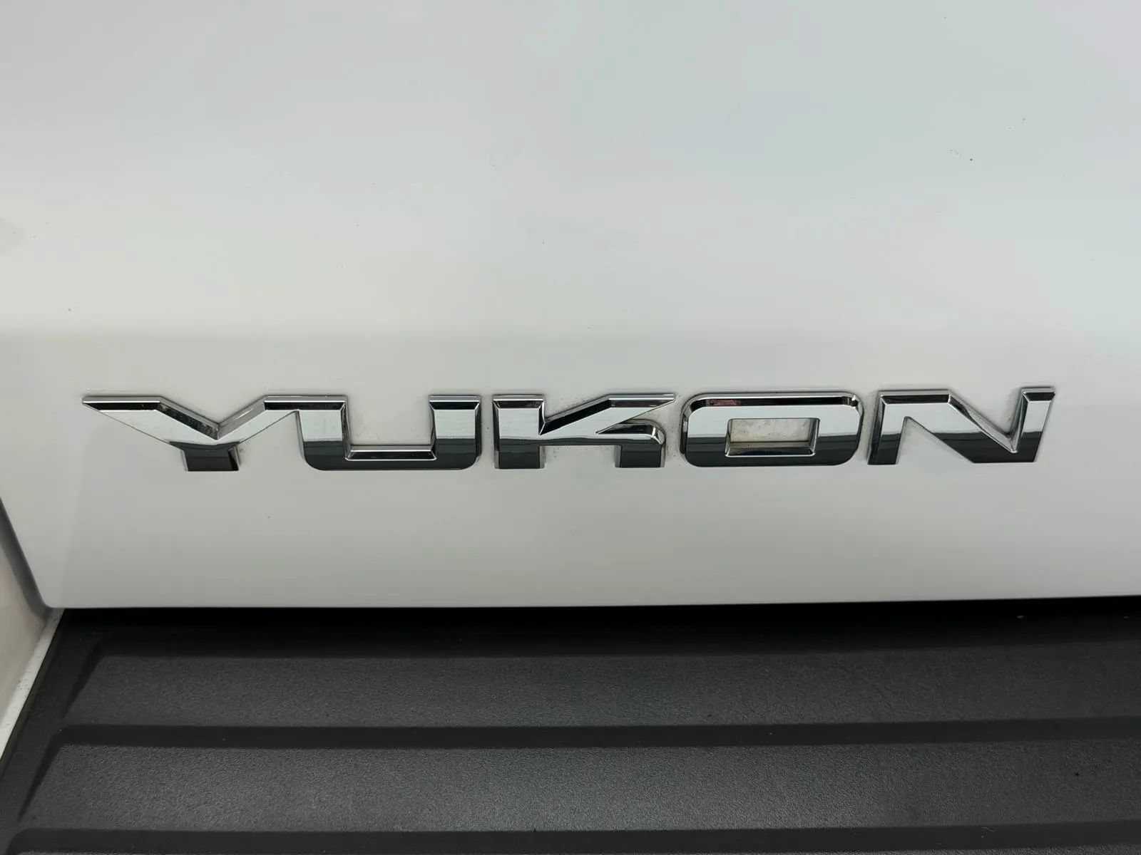 Used 2017 GMC Yukon Denali w/ Open Road Package RWD image 9
