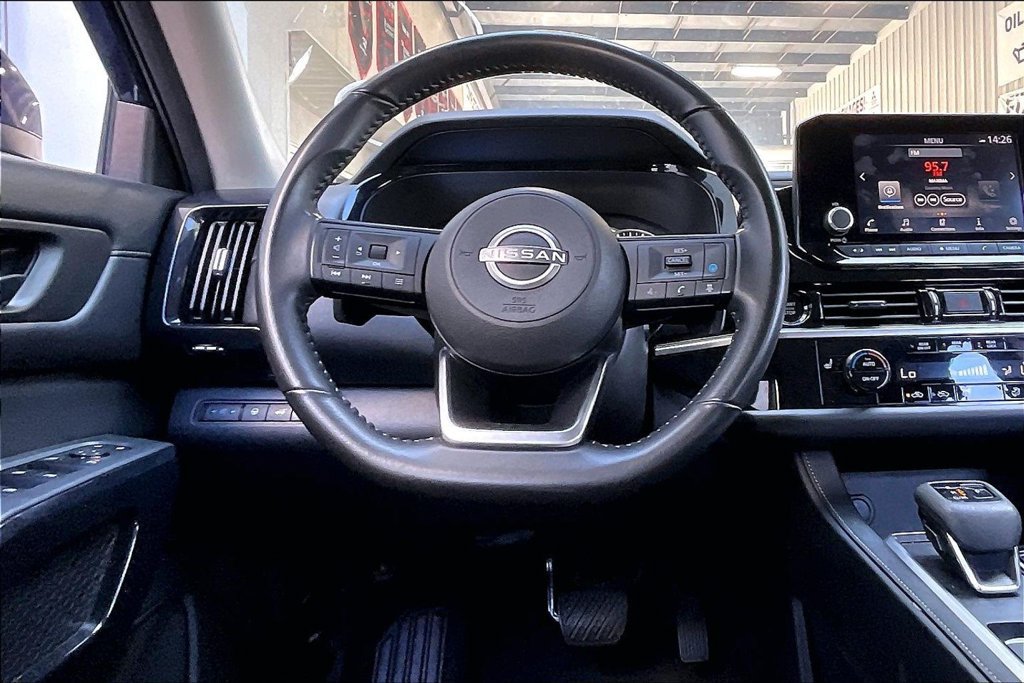 Used 2025 Nissan Pathfinder SV AWD/4WD image 5