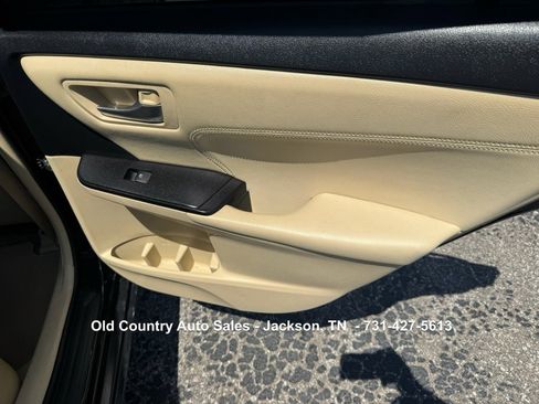 Used 2016 Toyota Camry XLE w/ Moonroof Package image 15