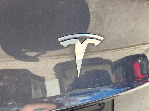 Used 2022 Tesla Model Y Performance image 15
