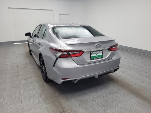 Used 2022 Toyota Camry SE image 6