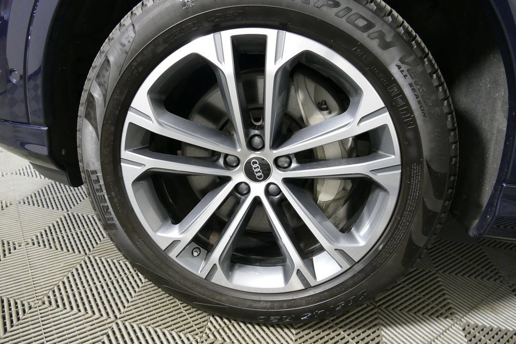 Used 2025 Audi Q7 2.0T Premium w/ Convenience Plus Package AWD/4WD image 9
