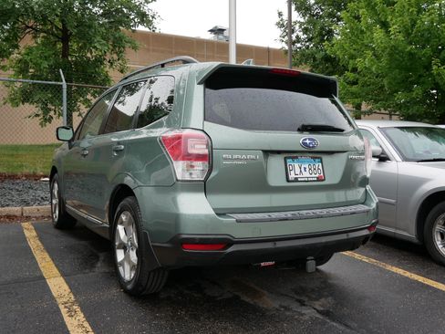 Used 2018 Subaru Forester 2.5i Touring w/ Popular Package #2 AWD/4WD image 3