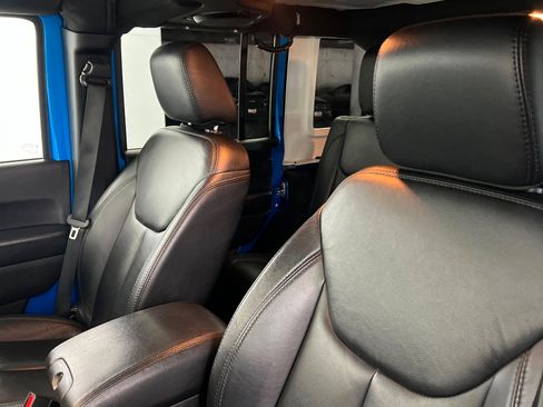 Used 2014 Jeep Wrangler Altitude image 17