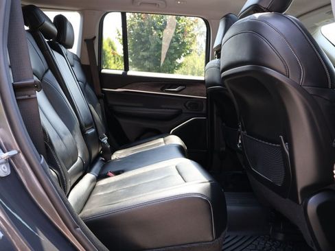 Used 2022 Jeep Grand Cherokee Limited AWD/4WD image 24