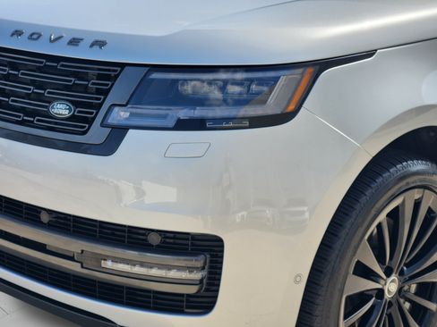 Certified 2025 Land Rover Range Rover SE AWD/4WD image 32