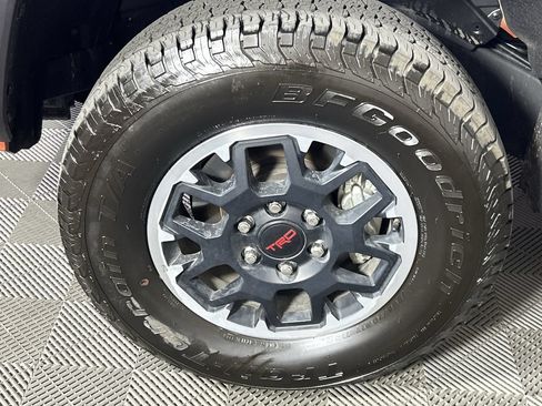 Used 2025 Toyota Tacoma TRD Off-Road AWD/4WD image 10
