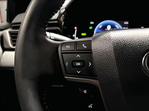 Used 2025 Toyota Camry SE FWD image 19