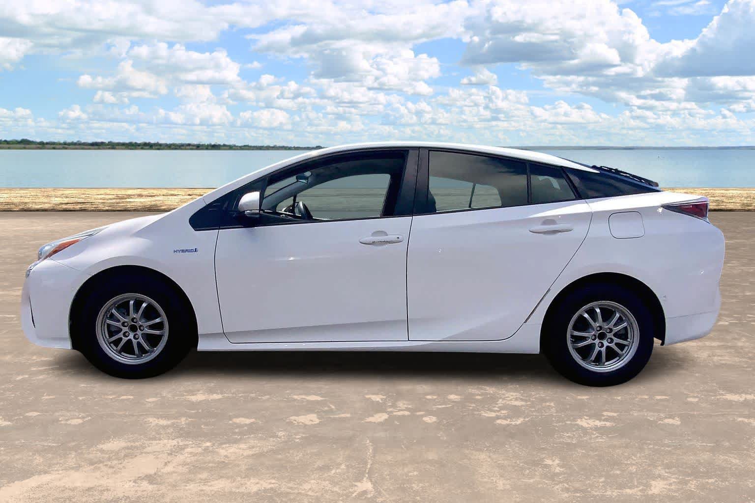 Used 2018 Toyota Prius One FWD image 3