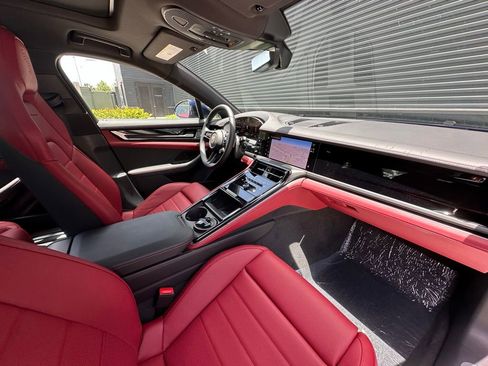 Certified 2025 Porsche Panamera RWD image 36